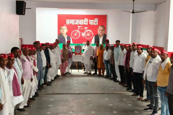 सपा कार्यकर्ताओं ने छत्रपति शाहू जी महाराज की जयंती मनाई।